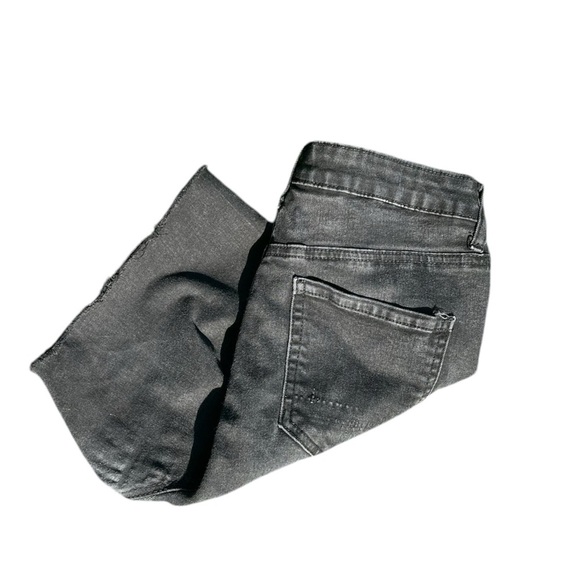 Women’s Black Daisy Dukes by Forever 21 size 30 - Picture 3 of 4